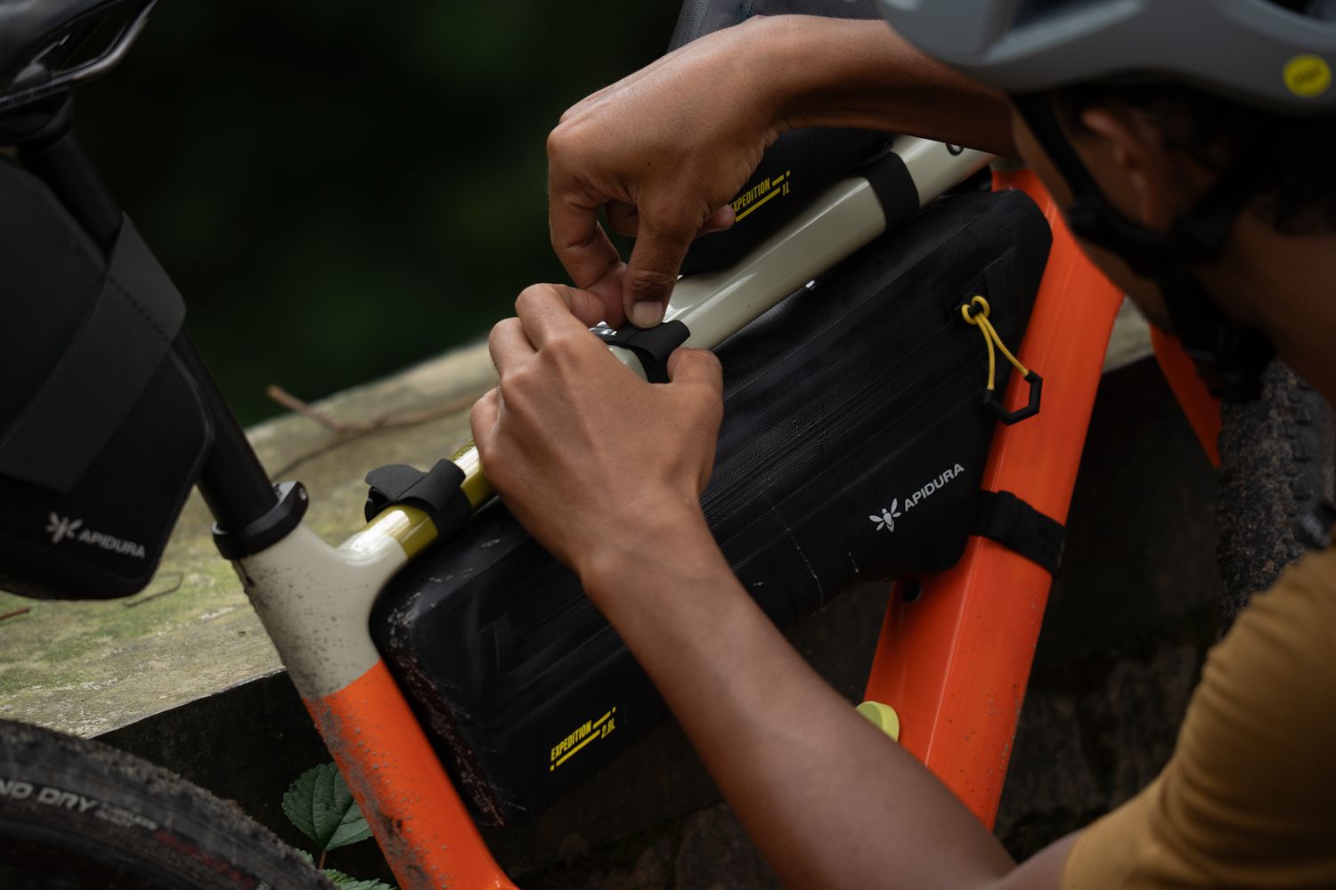 apidura-expedition-frame-pack-lifestyle-1